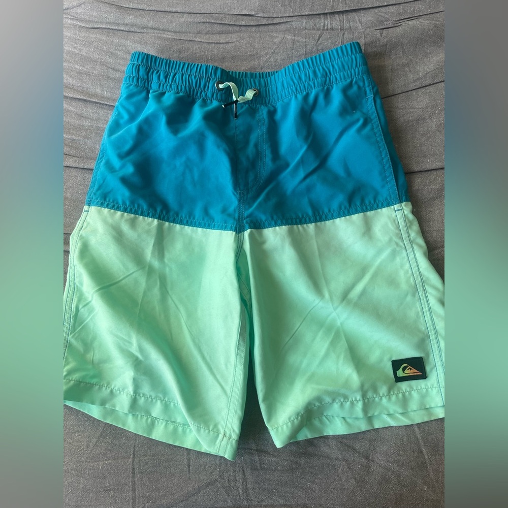 Boys quick silver bathing suit trunks size 7x wore once
